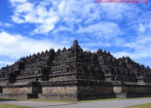 Deskripsi Tempat Wisata Candi Borobudur Dalam Bahasa Inggris